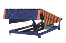 青島濰坊站臺登車(chē)橋