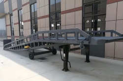 青島地區(qū)登車橋設(shè)備應(yīng)用全解析：選型、優(yōu)勢與常見問題